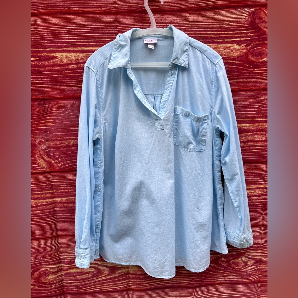 Isabel by Ingrid & Isabel L linen maternity side snap blouse